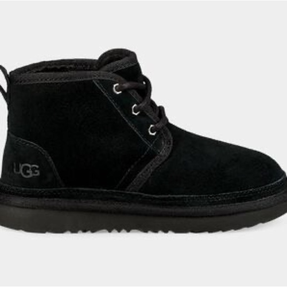 Ugg Neumel II Boot in black big kids size 4